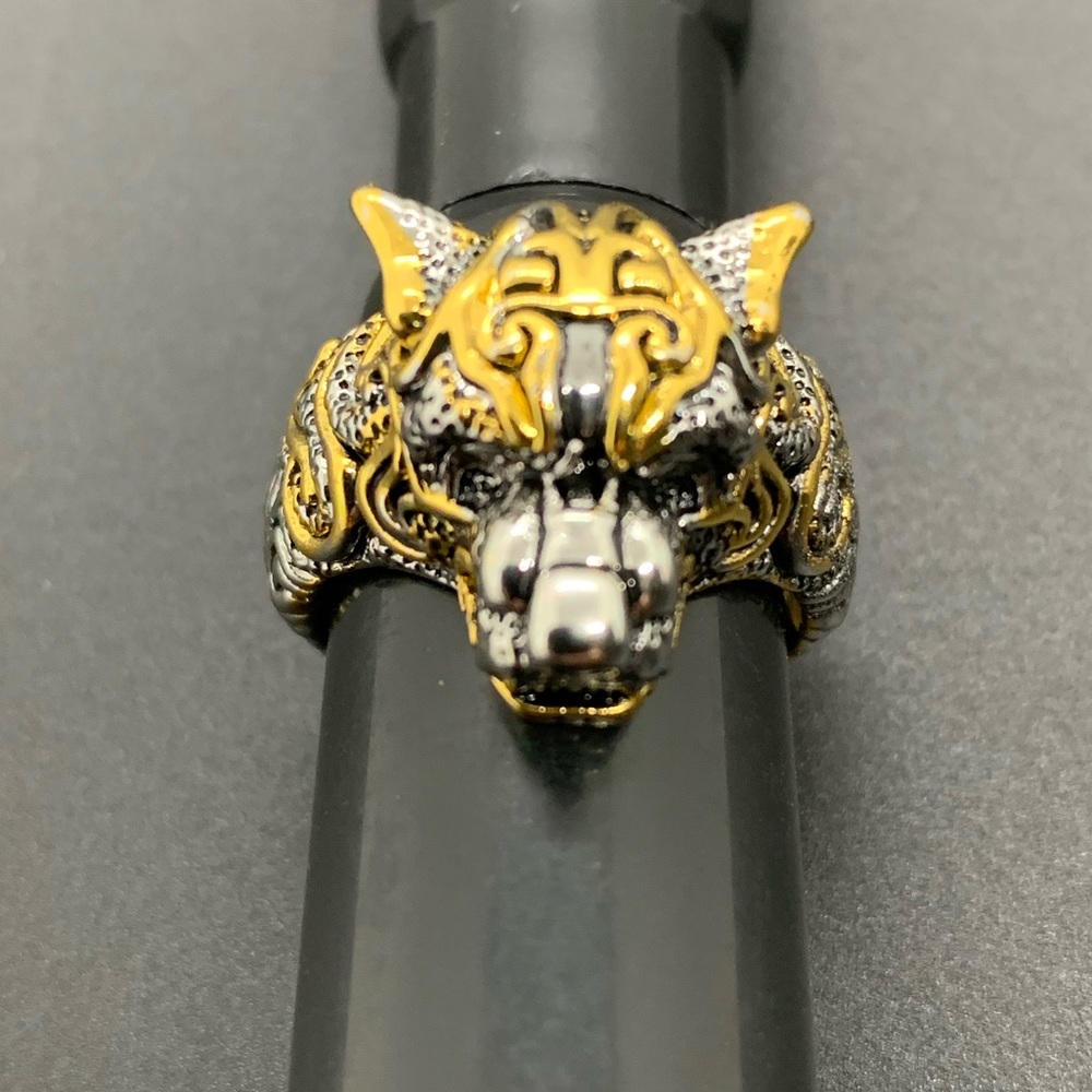 Loin head ring Sz 6 1/2 gold silver tone